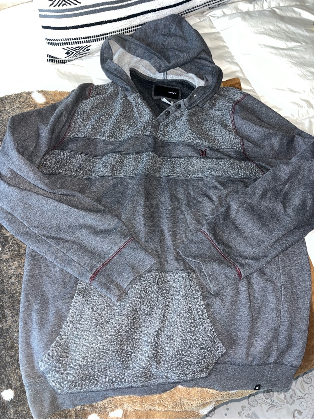 Men’s Hurley Gray Sweater size Large